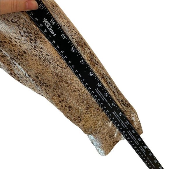 Classiques Entier 100% Silk Animal Print Blouse Size Medium - Picture 9 of 10